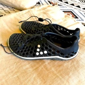 VivoBarefoot Water Shoes Black 9.5 US/41 EU